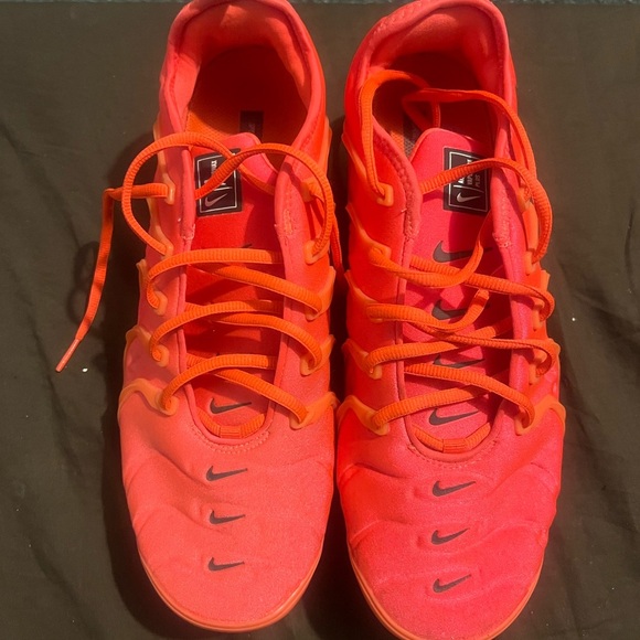 Nike Air Vapormax Plus Bright Crimson 2018 fits women size 12 or men 10.5 - Picture 4 of 11